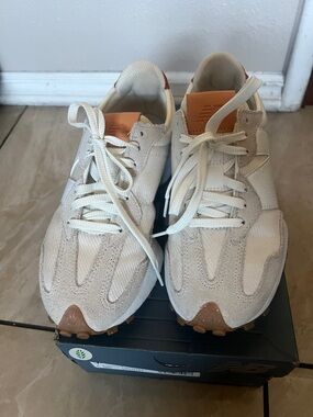 Women’s New Balance 327. Neutral Cream Lace-Up Sneakers with Brown Gum Soles
